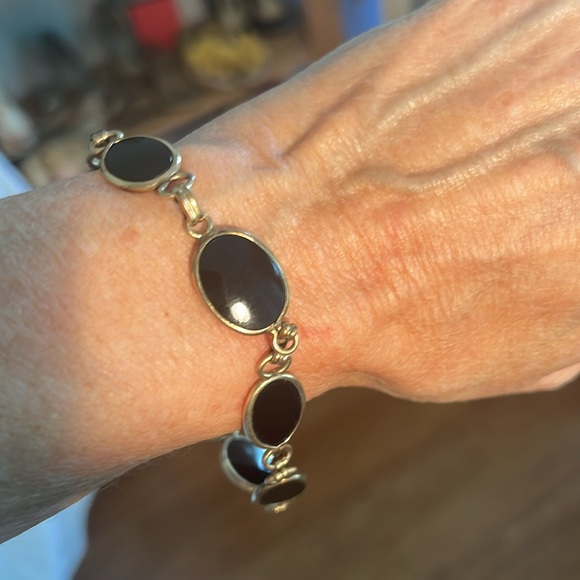 Vintage bracelet black onyx and gold tone - Picture 2 of 6